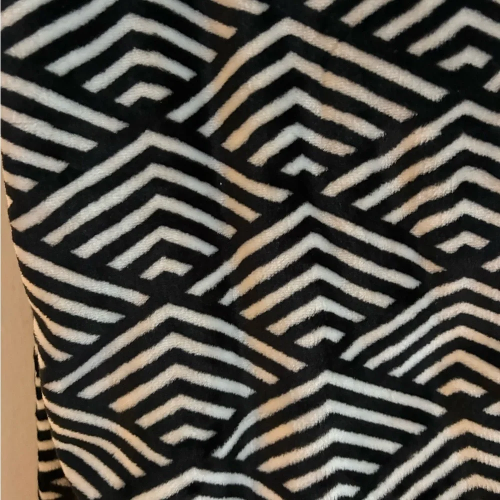 Throw blanket Black and White Geometric pattern